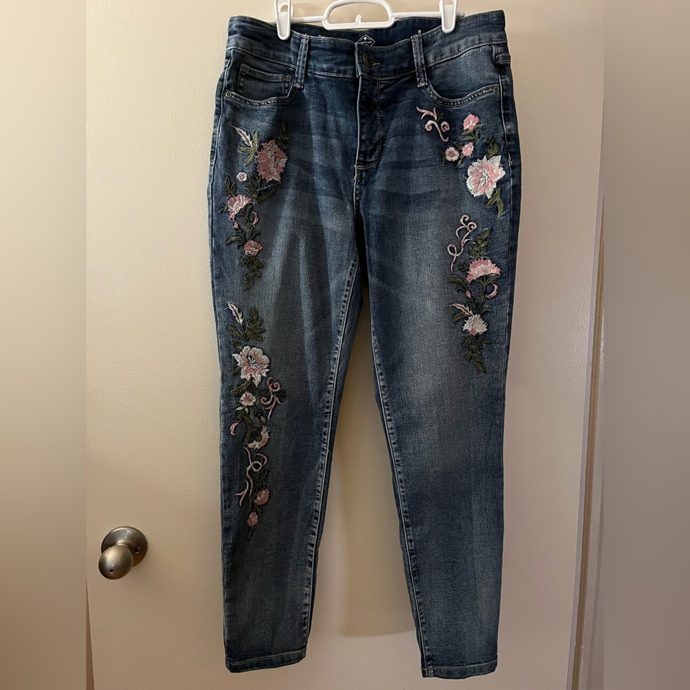 St. John Collection Floral Embroidered Skinny Jeans